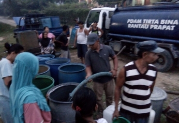 Kades Kampung Baru Datangkan 2 Tangki Air Bersih