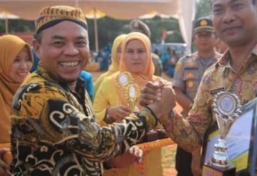 Bupati Berikan Penghargaan Pada Kecamatan Pangkatan
