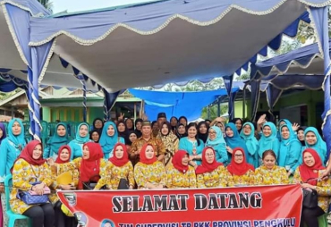 TP-PKK Desa Simpang Tiga Pagar Gasing Terima Kunjungan Tim Provinsi