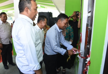 Bupati Tubaba Resmikan Bedah Rumah