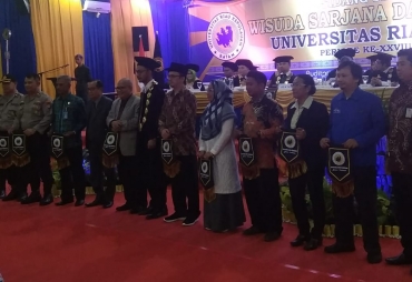 Rektor ULB menghadiri Wisuda Sarjana dan 