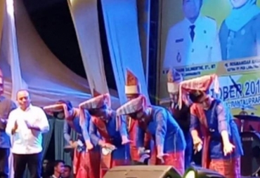 Tarian Tor-Tor Sambut Kedatangan Tamu