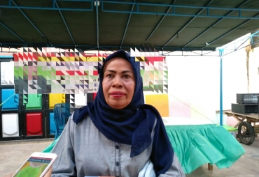 Lurah Pondok Besi Elli Mialiana 