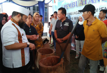 Komisi III dan Walikota Kunjungi Pengrajin Dol