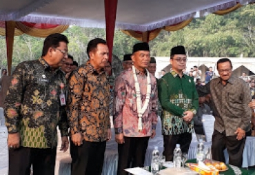 Menko PMK Letakkan Batu Pertama Pembangunan USB SMK Aisyiyah Insan Utama