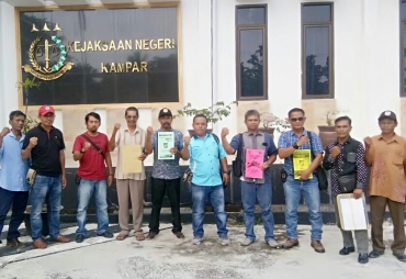 Masyarakat Laporkan Kades Batu Gajah