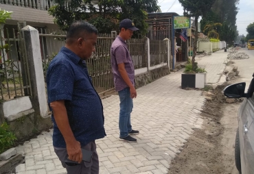TIM Investigasi LAMI Karo saat meninjau lokasi Pekerjaan Proyek Trotoar Jalan Veteran Kabanjahe