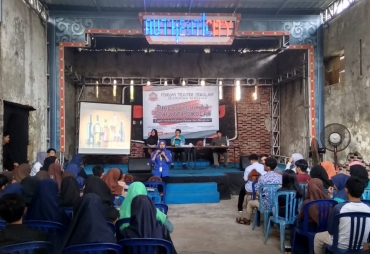 Dialog Seniman-Seniwati Sekolah di Kafe Boom Baru