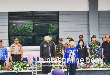 Bupati Karo Terkelin Brahmana SH Irup dalam Hari Nusantara 2019 di halaman Kantor Bupati Karo