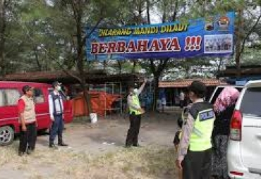 Tampak di Kawasan Wisata Pantai Panjang Dipasang Larangan Mandi