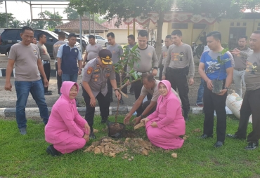 Polsek Simpang Pematang Tanam 250 Pohon