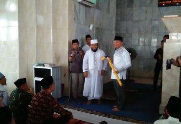 Walikota Helmi Berikan Kado Spesial Kepada Gubernur Rohidin