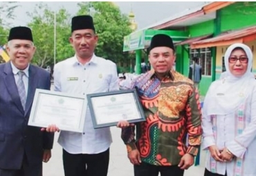Guru MAN Rantauprapat Dapat Penghargaan dari Bupati