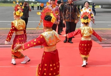 Gubernur dan Masyarakat Bengkulu Sambut Kedatangan Presiden RI
