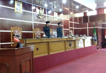 M Husni Selaku Perwakilan Pj Walikota dan Teuku Zulkarnain Selaku Pimpinan Rapat