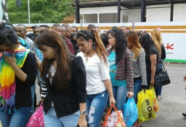 Tampak TKI Ilegal Wanita Cantik Di Pulangkan 