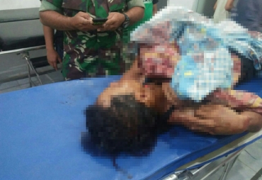 Mayat Algopur (35) korban pembunuhan di desa Rambah Tampu, terbujur kaku di ruang puskesmas lau baleng.