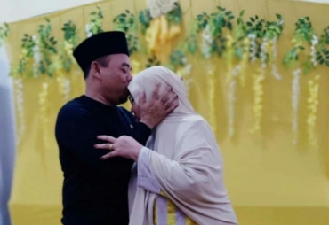 Pimpin Labuhanbatu Andi Suhaemi Minta Restu Ibunda