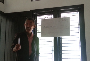 Narasumber Pelatihan Jurnalistik Cik Ben