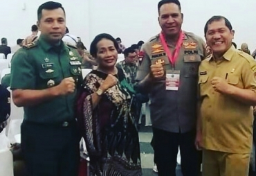 Bupati Karo Terkelin Brahmana foto bersama kapolda Papua Irjen Pol  Paulus Waterpou Ketua DPRD Karo Iriani Tarigan Dandim 0205/TK Letkol Inf Taufik Rizal usai menghadiri acara acara Rakornas Indonesia Maju Pemerintah Pusat dan Forkopimda di Sentul Jawa Barat