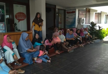 Belum Terima Gaji Puluhan Buruh Mengadu ke Disnakertrans