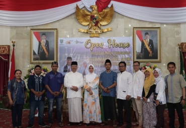 Usai Halal Bihalal Plt Gubernur Bengkulu Rohidin Mersyah foto bersama
