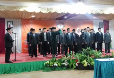 Badan Pengawas Pemilu (Bawaslu) Provinsi Bengkulu melantik dan mengambil sumpah puluhan anggota panitia pengawas Pemilu (Panwaslu) kota/kabupaten se- Provinsi Bengkulu, di Hotel Raffles City, Kota Bengkulu, Jumat (25/08/2017)