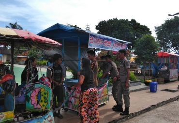 Satpol PP Tertibkan Pedagang Yang Membandel