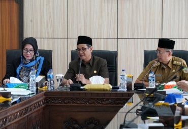 Asisten III Setda Provinsi Bengkulu Gotri Suyanto memimpin Rapat Persiapan Pelaksanaan Program Prioritas Visit Wonderful Bengkulu 2020 bertempat di Ruang Rapat Lantai III Kantor Gubernur, Selasa (17/9).