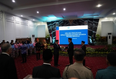 pengukuhannya secara resmi dilantik sebagai KPw BI Bengkulu oleh Deputi Gubernur Bank Indonesia Dr Sugeng Bertempat di Gedung Balai Semarak