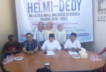 Paslon Wakil Wali Kota Bengkulu Dedi Wahyudi didampingi Pengurus DPC Gerindra Saat Jumpa Pers