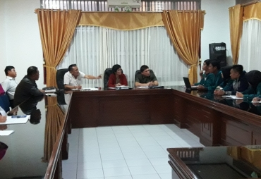 Ketua Komisi I DPRD Bengkulu Utara Fitra Martin menyerap aspirasi mahasiswa Unras