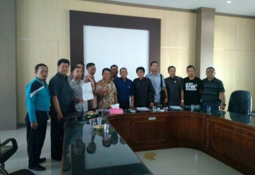 DPRD Kabupaten Bengkulu Tengah menerima sejumlah masyarakat