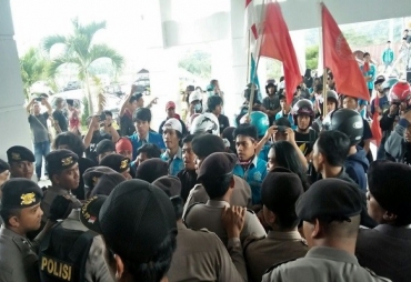Demo yang berlangsung berakhir Ricuh