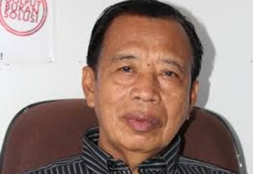 Kepala Divisi Sosialisasi KPUD Benteng Drs. BJ Karneli